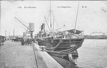 Le Magellan, sortant du port de Bordeaux